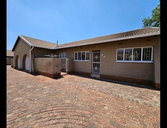 3 BEDROOM TOWNHOUSE FOR SALE IN PARKRAND